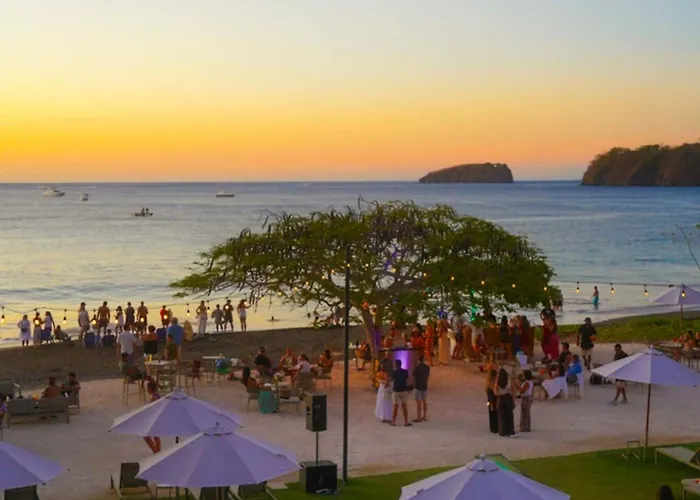 Ferienhaus Spacious Beach-inspired With Resort-style Amenities & Club Access Coco