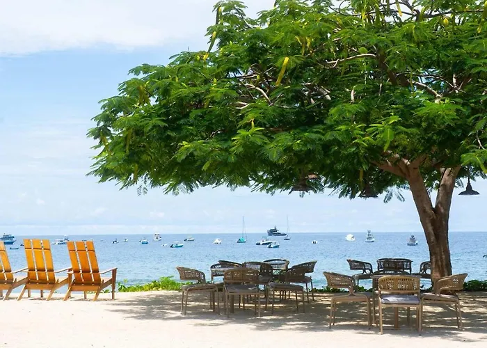 Ferienhaus Spacious Beach-inspired With Resort-style Amenities & Club Access Coco